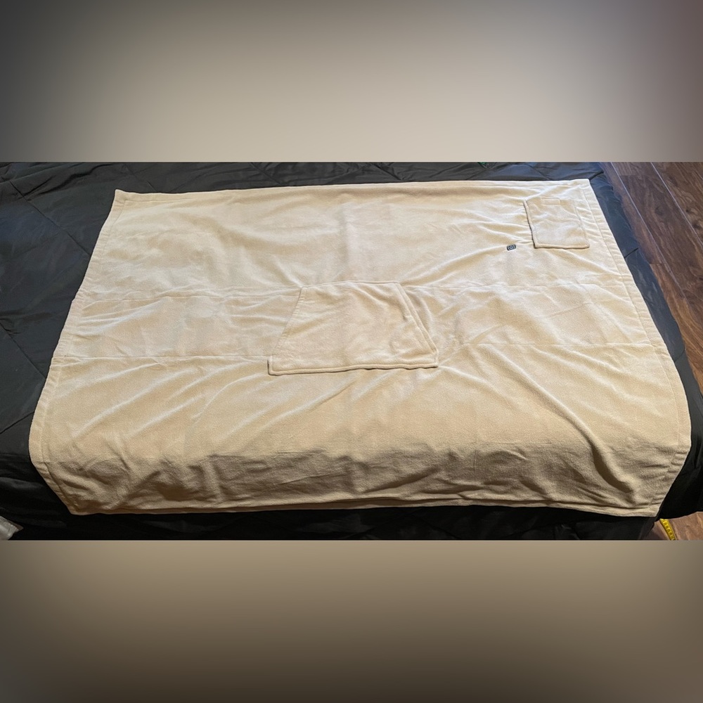 New out of Box! Eddie Bauer Outdoor Heated Throw - 39 x 48